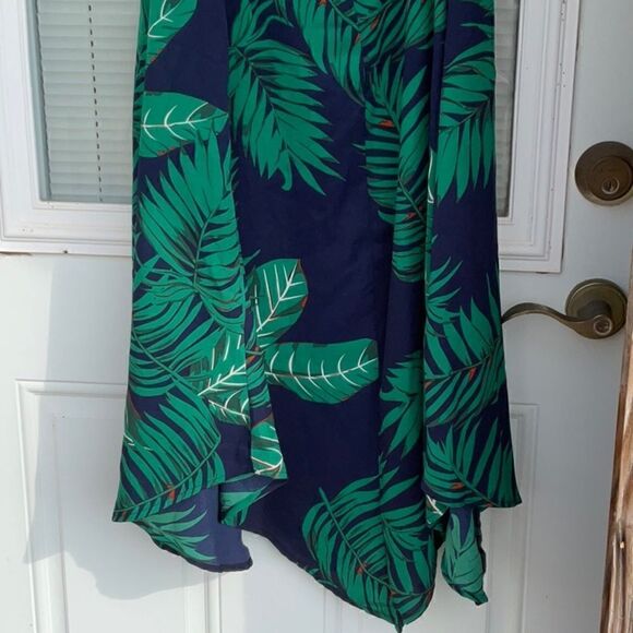 Take 50% OFF- Fashion Nova Halter Neck Palm Prints Dress, Size-L - Picture 10 of 14